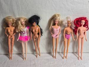 lot 112 image: Vintage Barbie Dolls from the 1980s