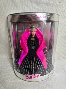 lot 128 image: 1998 Mattel Happy Holidays Barbie Doll in Original Packaging