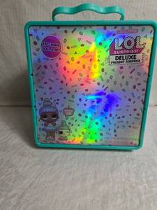 lot 137 image: L.O.L. Surprise Deluxe Present Surprise Set with Dolls and Accessories