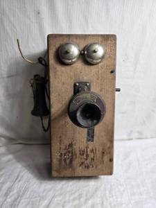 lot 142 image: Monarch Wooden Wall Telephone L254812