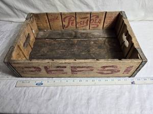 lot 152 image: Vintage Wooden Pepsi-Cola Crate