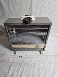 lot 158 image: Arvin Automatic Instant Heat Space Heater