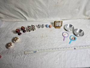 lot 168 image: Vintage Table Decor and Miniatures