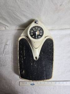 lot 180 image: Health-o-Meter Bathroom Scale with Black Dial