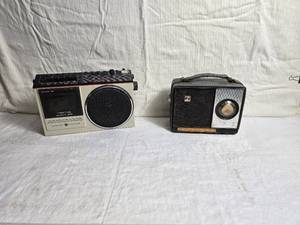 lot 191 image: Vintage Radios including Westinghouse