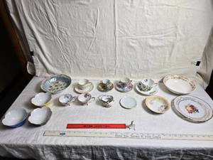 lot 239 image: Collection of Vintage Floral Teacups and Plates