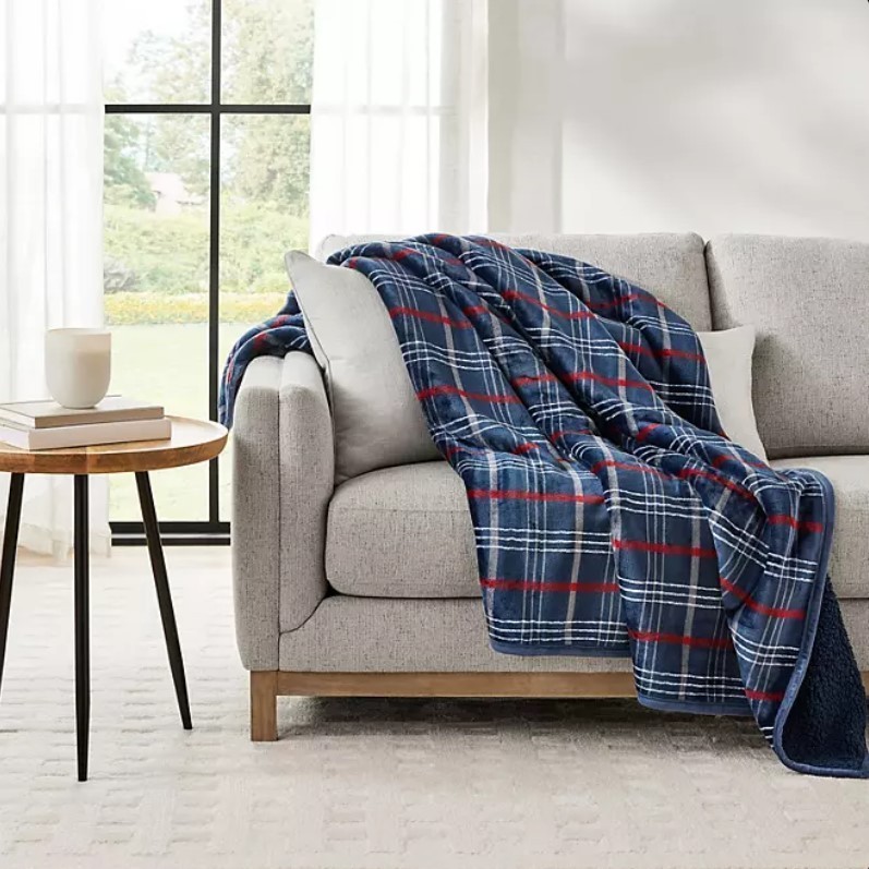 lot 138 image: NEW Members Mark Plush Sherpa Throw, 60x70 - Plush Aramis Plaid