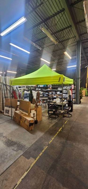 lot 196 image: NEW SHAX 6000 Heavy-Duty Pop-Up Tent - 10ft x 10ft - LIME