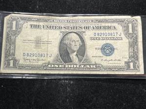 lot 90 image: 1935H US BLUE SEAL $1 SILVER CERTIFICATE