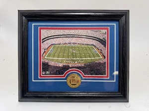 lot 32 image: Giants Stadium Plaque