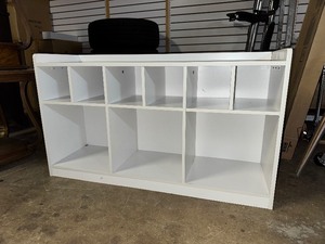 lot 44 image: White Cubby