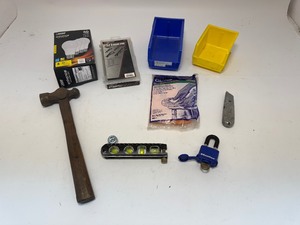 lot 65 image: Miscellaneous Lot of Garage Items