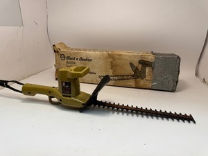 lot 80 image: Black and Decker Electric Hedge Trimmer