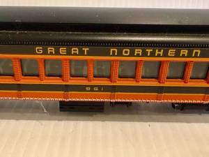lot 27 image: Bachmann Spectrum HO Scale Great Northern Coach #961