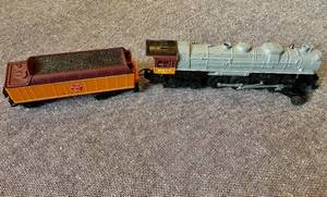 lot 41 image: N Scale Chicago Milwaukee St Paul 6412 Locomotive & Hopper