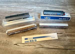 lot 44 image: Kato N Scale Amtrak EMD E89 and Passenger Cars