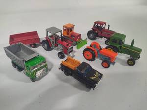 lot 68 image: Vintage FarmConstruction Trucks