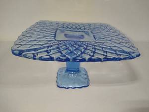 lot 8 image: L.E. Smith Blue Trellis Pattern Cake Stand