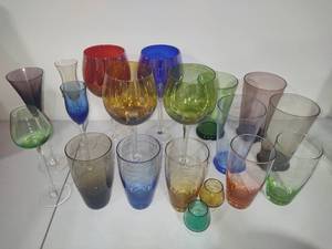 lot 61 image: Lot of Colored Glassware