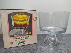 lot 91 image: Savoir Faire Trifle Bowl New in Box