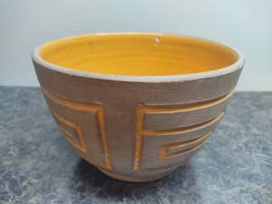 lot 98 image: Pottery Bowl