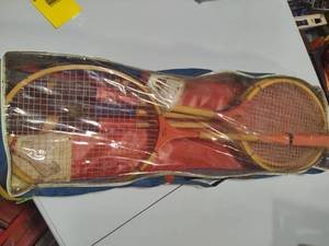 lot 86 image: Universe Badminton Set