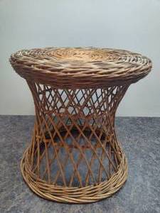 lot 92 image: Wicker Plant Stand