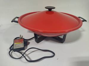 lot 136 image: West Bend Electric Wok