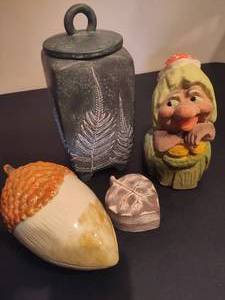 lot 144 image: Outdoor Themed Decor