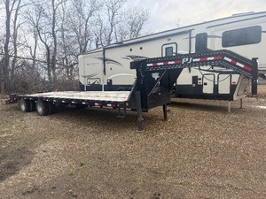 2014 PJ 30' Gooseneck Flatbed Trailer Model LD302