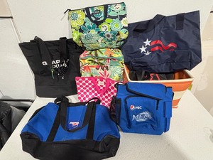 lot 46 image: Large Assortment of Bags