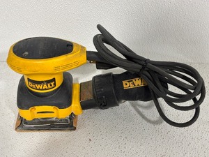 lot 55 image: Dewalt Palm Grip Sander