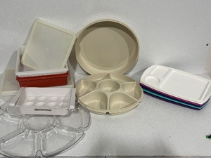 lot 56 image: Assorted Kitchen Items, Tupperware