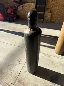 lot 8 image: Full Acetylene Tank