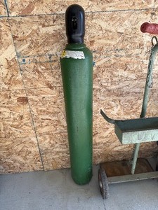 lot 10 image: Full Oxygen Tank