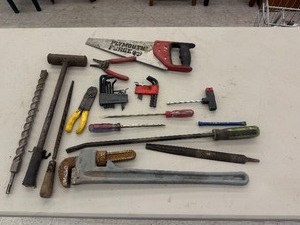 lot 16 image: Hand Tools