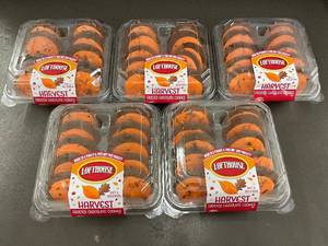 lot 49 image: J - Set of 5 Packs of Lofthouse Harvest Frosted Chocolate Cookies
