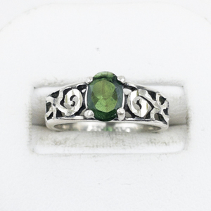 lot 305 image: W.&H. Jewelry Co. Inc. Green Stone & Spiral Sterling Silver Ring. Size 6 - 6.25.
