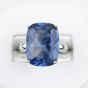 lot 314 image: Bangkok Ratnaraj Jewelers London Blue Topaz Sterling Silver Statement Ring . Size 5.75 - 6.