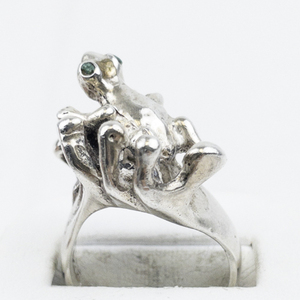 lot 335 image: Mexico (Unknown) Turquoise Eyes Frog Sterling Silver Statement Ring . Size 9.75 - 10.