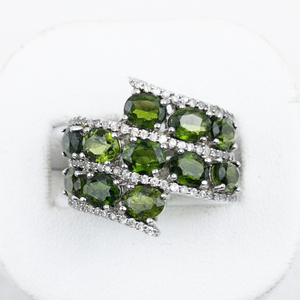 lot 338 image: Jain Gaurav Green Diopside & White Topaz Sterling Silver Band. Size 6 - 6.25.