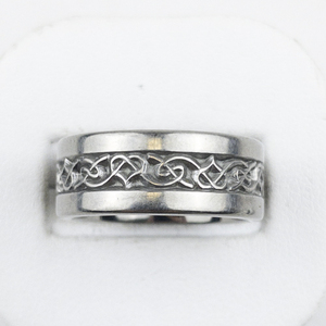 lot 356 image: Celtic Titanium Band. Size 6.5 - 6.75.