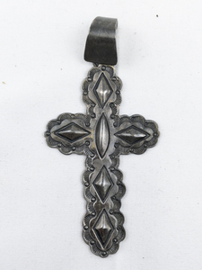 lot 375 image: Nelson  Large Cross sterling silver pendant (no chain).
