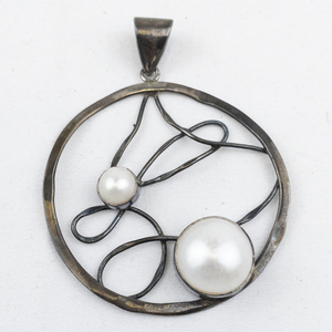 lot 381 image: Unknown Maker (JS) Pearl Accented Abstract sterling silver pendant (no chain).