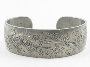 lot 439 image: Floral Silver Tone Base Metal Bangle Bracelet.