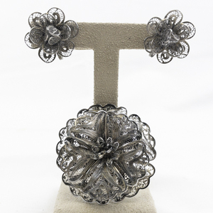 lot 464 image: Flower Earrings & Brooch Sterling Silver Screw-Back Non-Pierced Earrings.