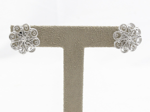 lot 470 image: Flower Filigree Sterling Silver Screw-Back Non-Pierced Earrings.