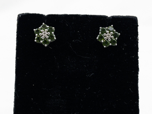 lot 479 image: Bangkok Ratnaraj Jewelers Peridot 7 Diamond Flower sterling Silver Stud Earrings .