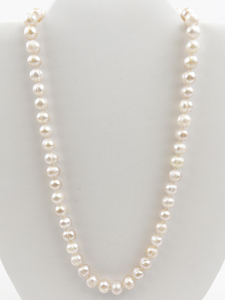 lot 505 image: Beautiful Pink Freshwater Pearl Bead Necklace. New Old Stock