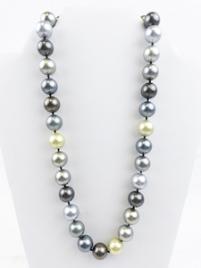lot 508 image: Multi-Colored Bead Necklace. New Old Stock